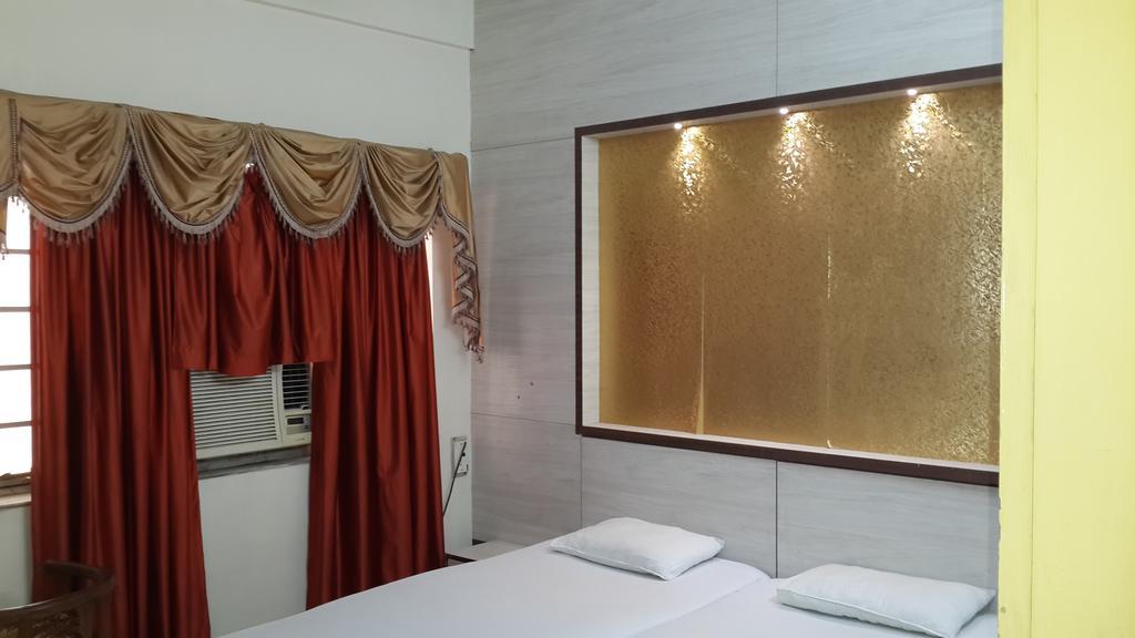 Hôtel Rupasi Bangla à Calcutta Extérieur photo